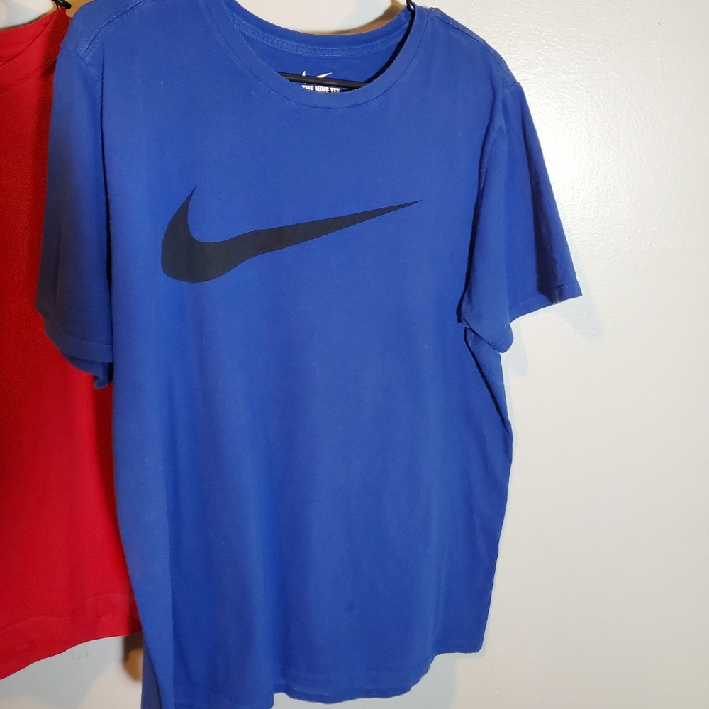 Essential Nike Tshirt L